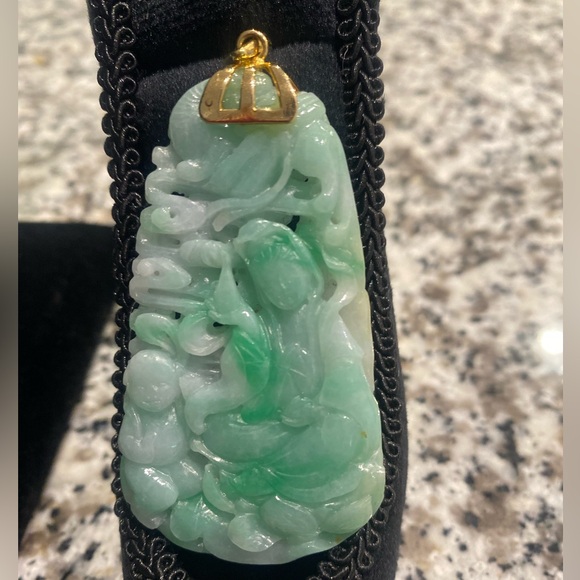 Elegant Expensive Green Jadeite Jade Pendant with 14k solid gold bail. - Picture 5 of 8